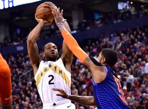 他展现了自 他展现了自