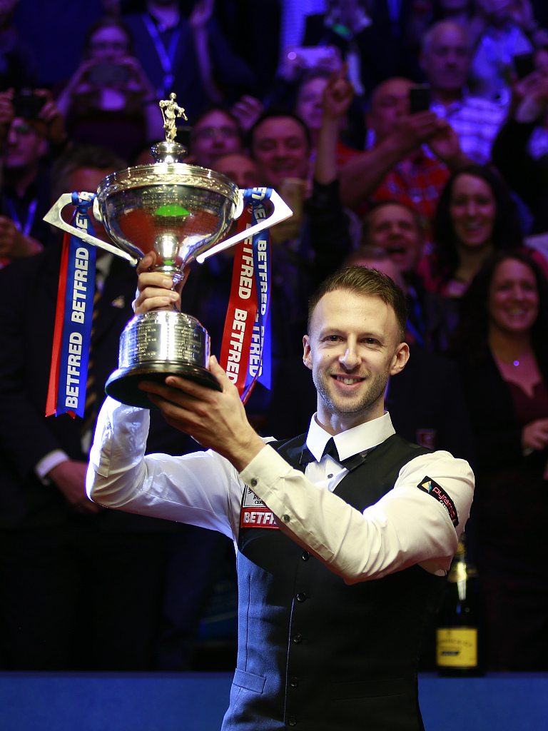 球员迎接意 球员迎接意