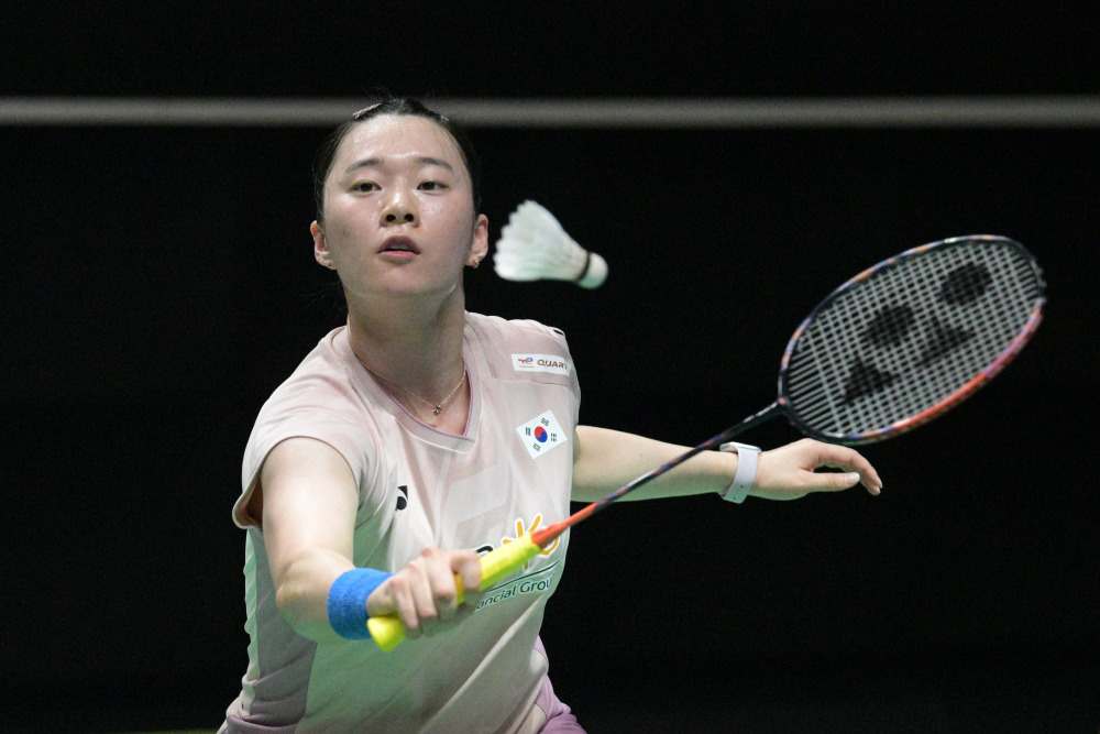 他在场上展 他在场上展